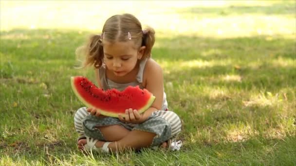 Little girl eat watermelon — Stock Video