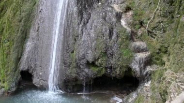 düşen su doğa sahne