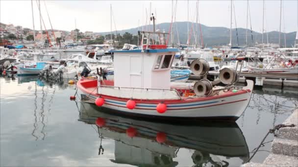 Barco de pesca — Vídeo de Stock