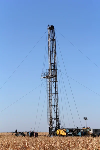 Equipo y plataforma de perforación de petróleo — Foto de Stock