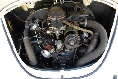 eski model araba motoru