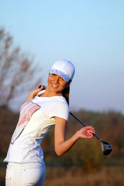 Hermosa chica golfista — Foto de Stock