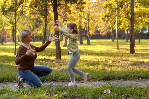 Little girl running to embrace mother — Stock Photo, Image