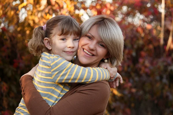 Retrato de madre e hija — Foto de Stock