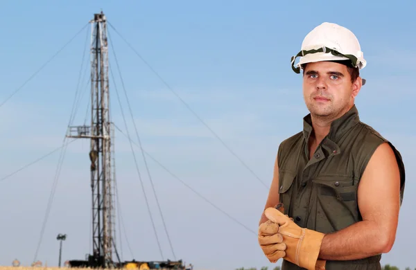 Oil worker on oilfield — Stock Photo, Image