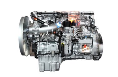 Beyaz arka plan üzerinde izole kamyon motoru