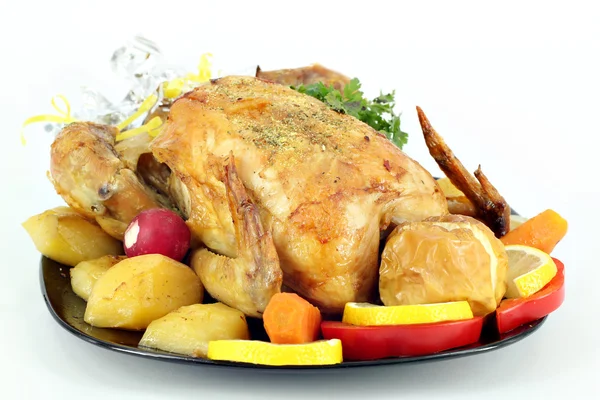 Grillad kyckling med grönsaker och frukt — Stockfoto