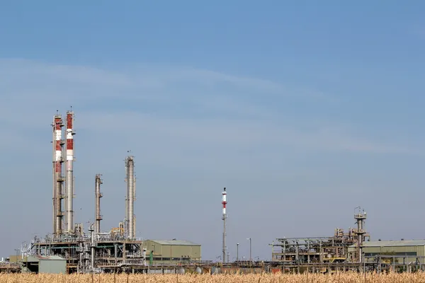 石油化学プラントと産業ゾーン — ストック写真