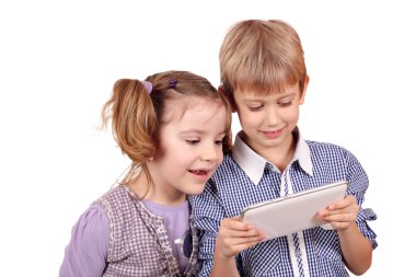 tablet pc ile küçük kız ve erkek eğlenceli