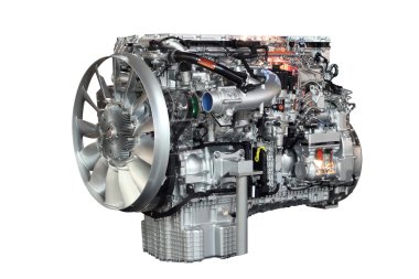 Beyaz arka plan üzerinde izole ağır kamyon motoru