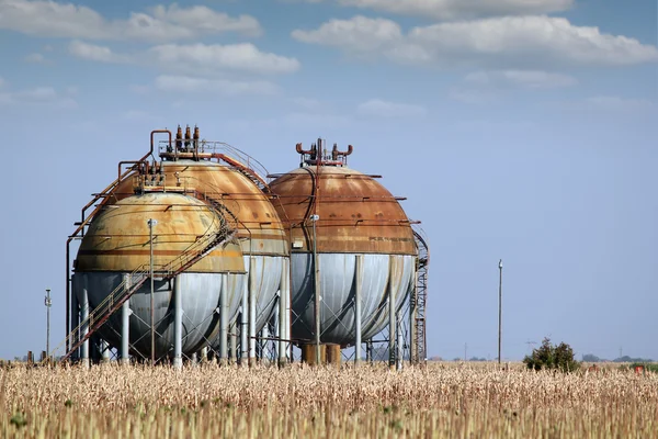 Industriezone mit Gastank — Stockfoto