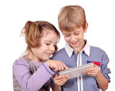 küçük kız ve erkek eğlenceli beyaz tablet pc ile