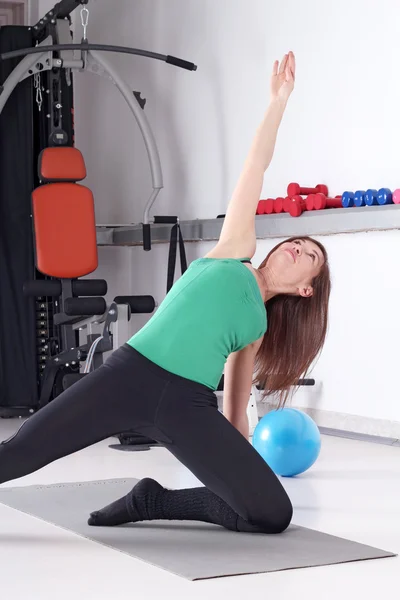 Fille trains fitness exercice mode de vie sain — Photo