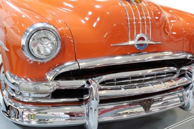 Oldtimer araba krom tampon detay