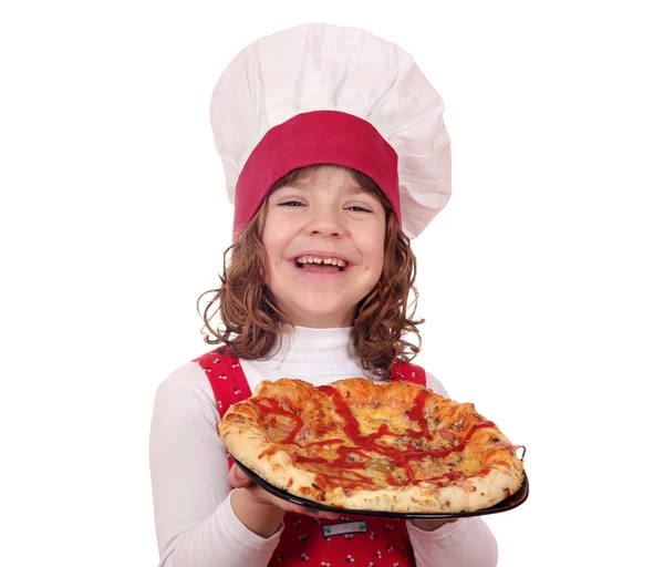 Menina feliz cozinhar com pizza no branco — Fotografia de Stock