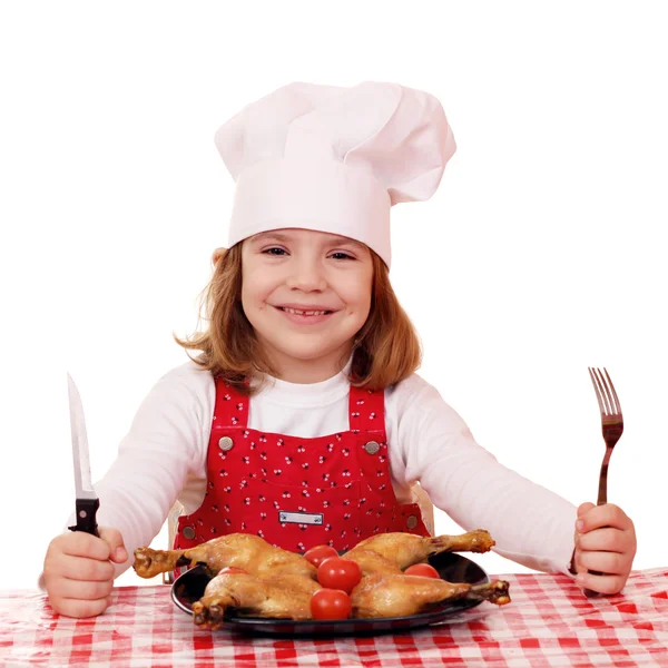 小さな女の子料理の昼食の準備ができて — Stock fotografie