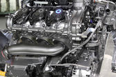 výkonné v6 auto motor nové technologie