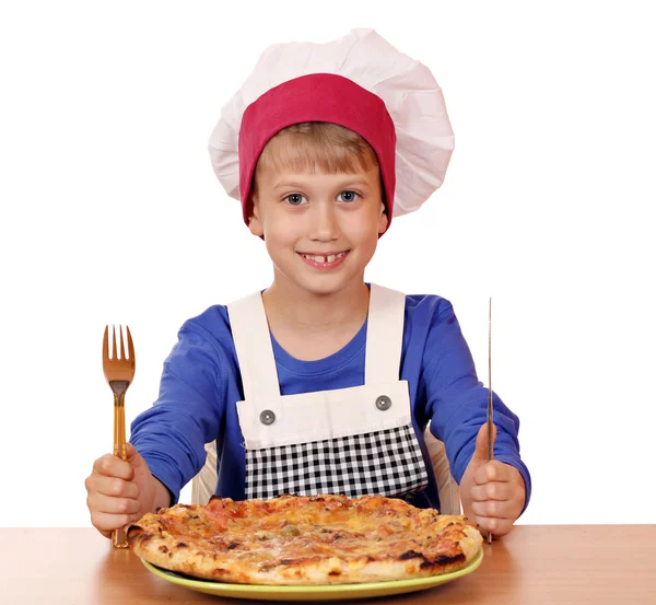 Heureux garçon chef manger pizza — Photo