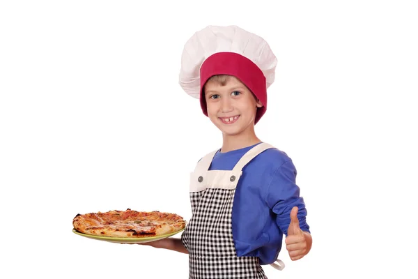 Jungenkoch hält Pizza und Handzeichen in der Hand — Stockfoto