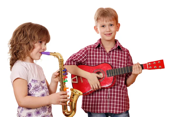 Bambina e ragazzo suonano musica — Foto Stock