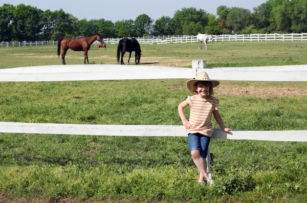 Happy little girl with cowboy hat on ranch — Stock Photo, Image