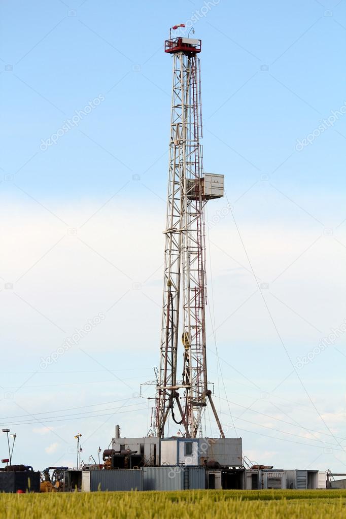 oil drilling rig on oilfield