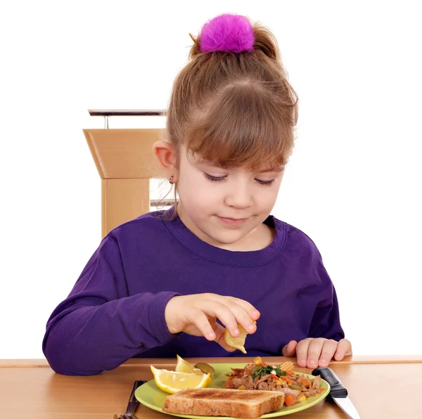 Niña hambrienta y desayuno saludable — Foto de Stock