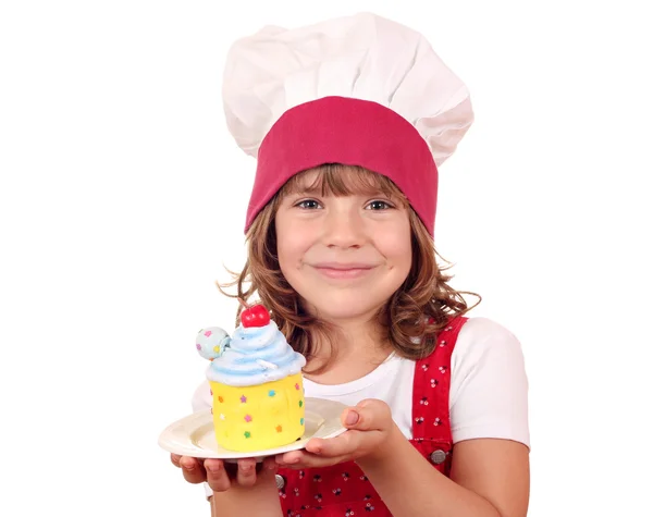 Malá kuchařka s sladký dort — Stock fotografie