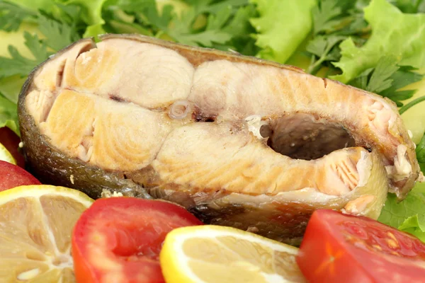 Fruits de mer au saumon et légumes — Photo