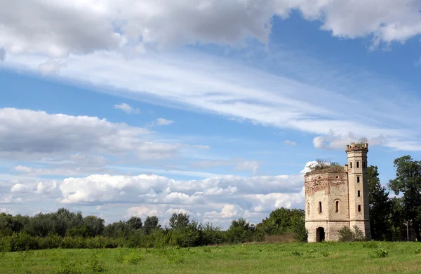 Stará věž krajina východní Evropy — Stock fotografie