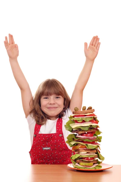 Menina feliz com sanduíche alto — Fotografia de Stock