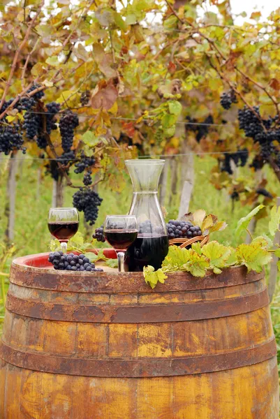 Red wine on old wooden barrel — Stock Photo, Image