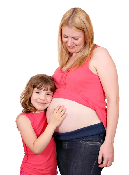 Беременная мать и счастливая дочь — стоковое фото