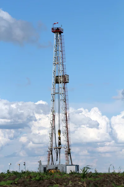 Terra petrolio impianto di perforazione industria pesante — Foto Stock