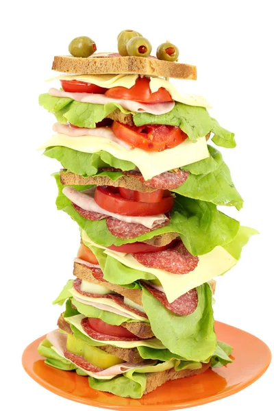 Sanduíche alto com salada de presunto e queijo no fundo branco — Fotografia de Stock