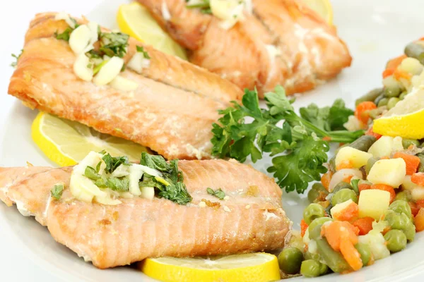Seafood salmon with lemon and vegetables — Stock Photo, Image
