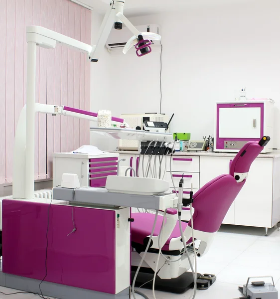 Odontólogo oficina con equipo interior — Foto de Stock