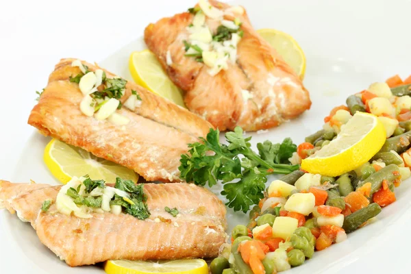 Salmone e verdure cibo sano — Foto Stock
