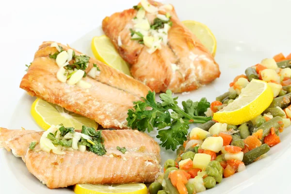 Zalm en fruit gezond voedsel — Stockfoto