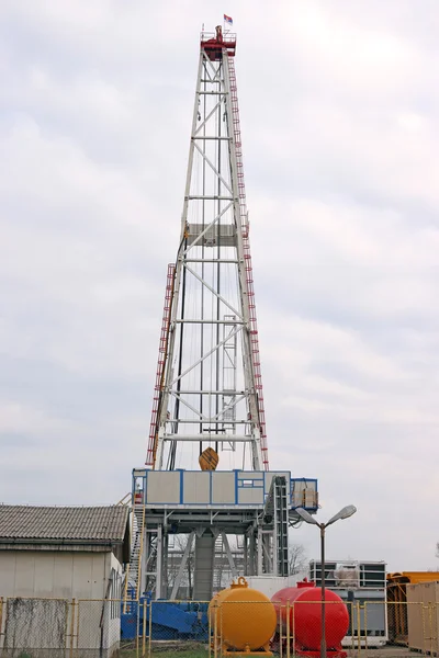 Equipo y plataforma de perforación de petróleo — Foto de Stock