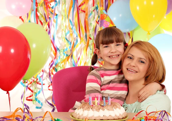 Щаслива мати і дочка день народження вечірка — стокове фото
