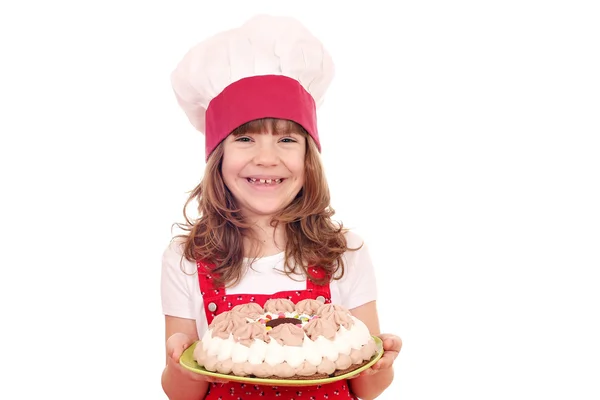 Heureuse petite fille cuisinier avec gâteau — Photo