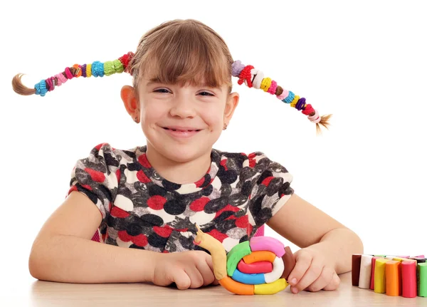 Menina feliz com caracol plasticina figura — Fotografia de Stock