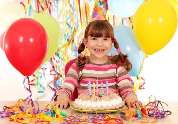 Doğum günü pastası ile mutlu küçük kız Telifsiz Stok Fotoğraflar