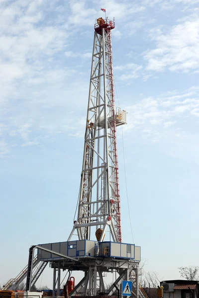 Plataforma y equipo de perforación de petróleo terrestre — Foto de Stock