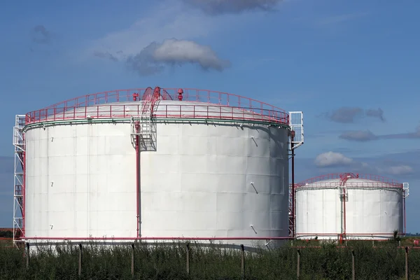 Zona de la industria de tanques de petróleo refinería —  Fotos de Stock