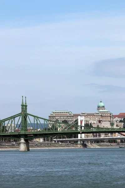 Budapeste Ponte da Liberdade no rio Danúbio — Fotografia de Stock