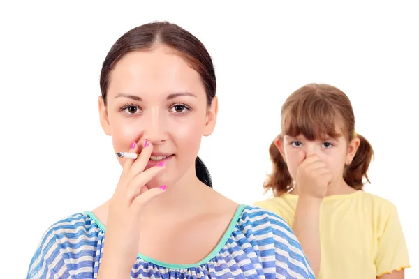 Rauchen kann Asthma und Krankheiten bei Kindern verursachen — Stockfoto