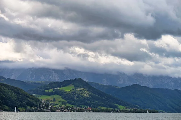 Felhős Attersee Felett Ausztria — Stock Fotó