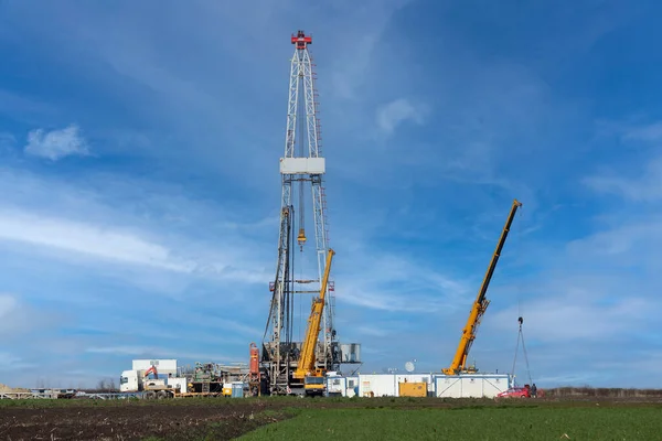 Plate Forme Forage Pétrolier Grues Sur Terrain Industrie Pétrochimique — Photo